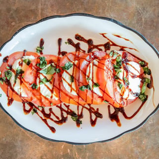 (Traditional style) Mozzarella Caprese Salaca